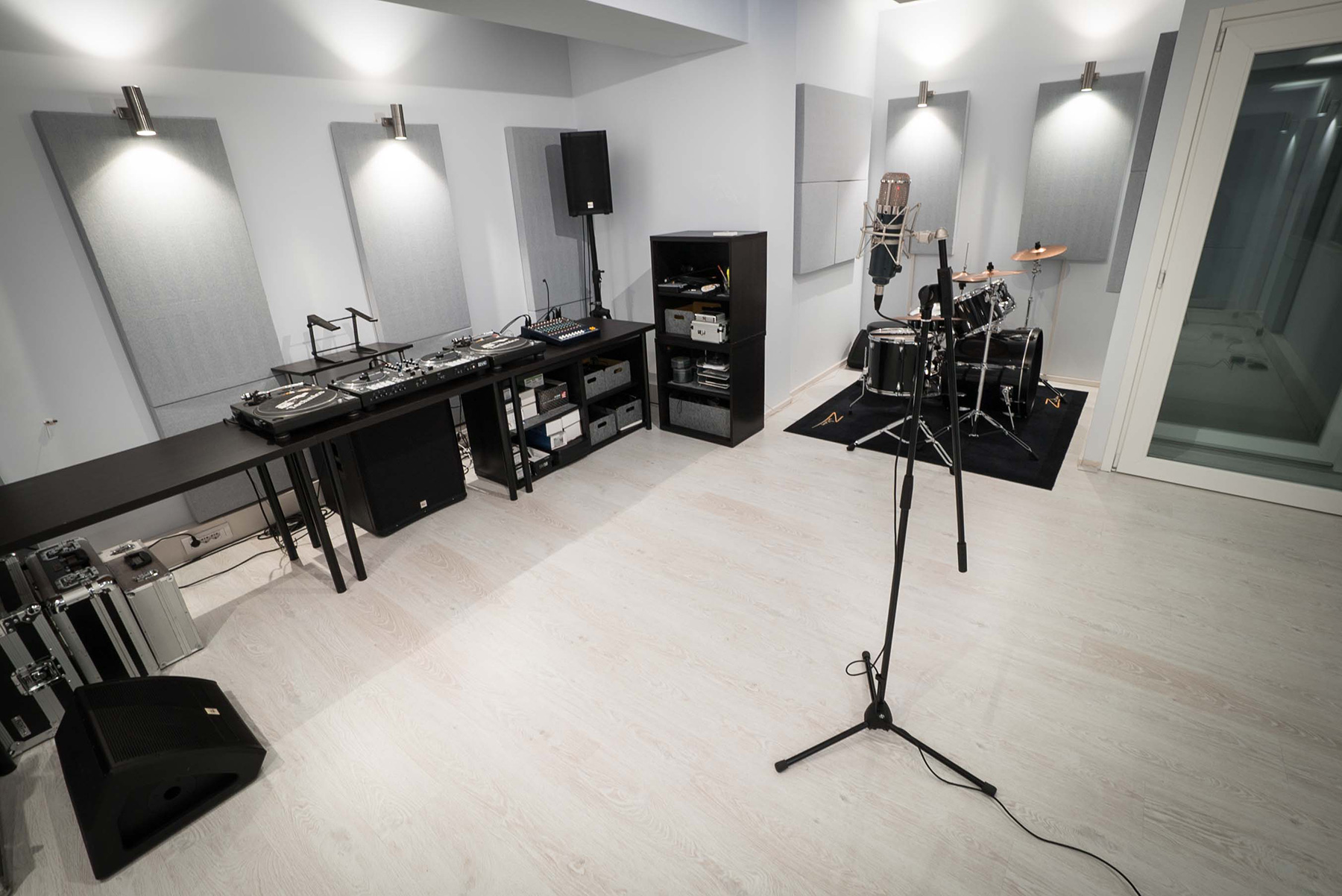 Studio-Miki-51